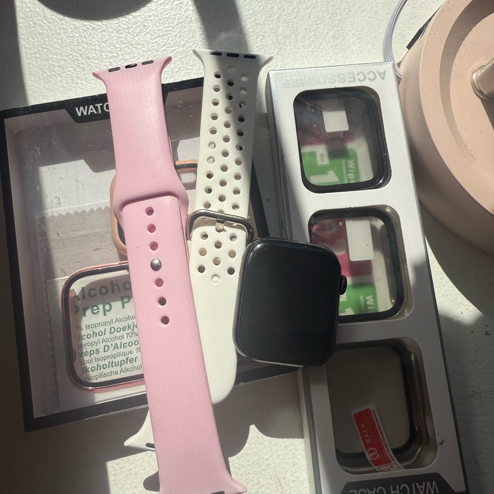 APPLE WATCH SERIES 7 45MM GPS +pink and white arm band with watch cases